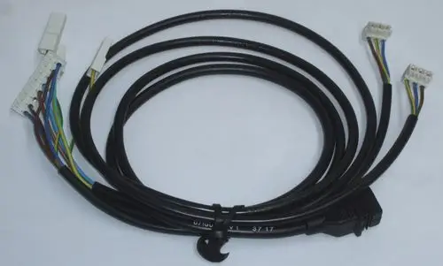 Kabel mit mehreren Leitungen und Steckeranschlüssen, möglicherweise für die Verbindung eines Feuerungsautomaten von Daikin Altherma C Oil.